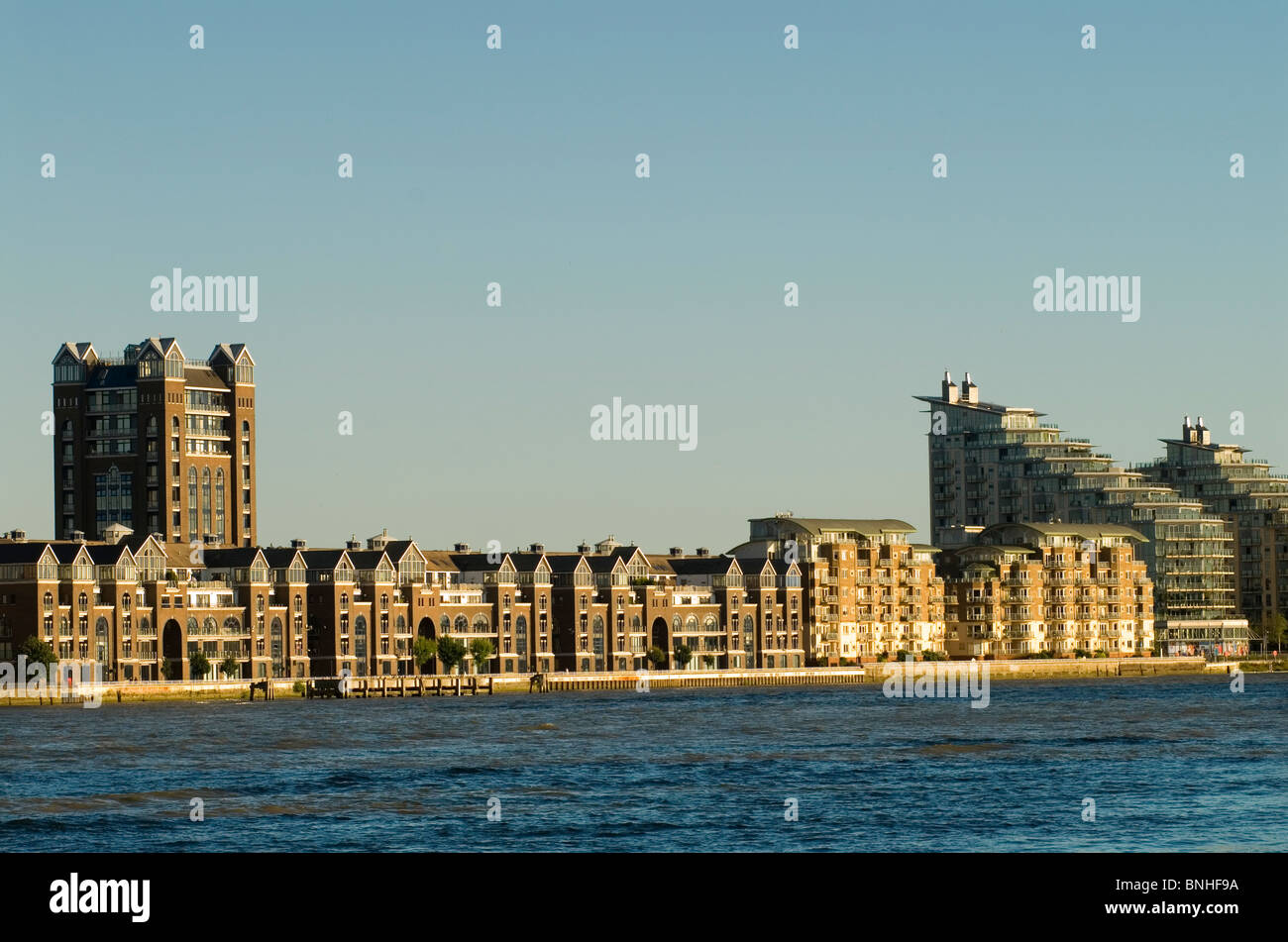 High rise building along the river thames hires stock photography and