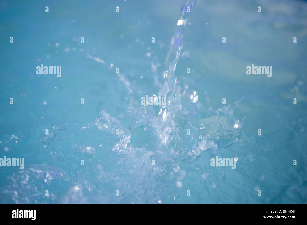 Splashing into pool hi-res stock photography and images - Alamy