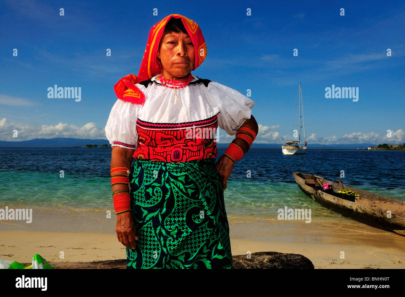 Panama Kuna people Indian woman Indigenous Indio indios natives Native americans locals local Molas Mola Artwork San Blas Stock Photo