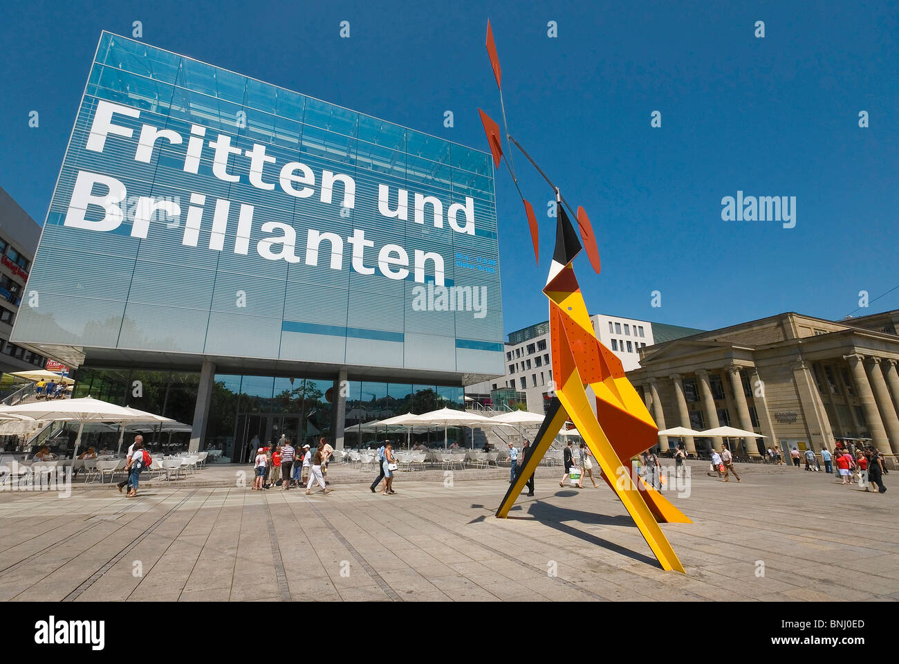 Stuttgart city Germany Baden-Wurttemberg museum Schlossplatz square art Crinkly avec disque rouge Alexander Calder Fritten Stock Photo