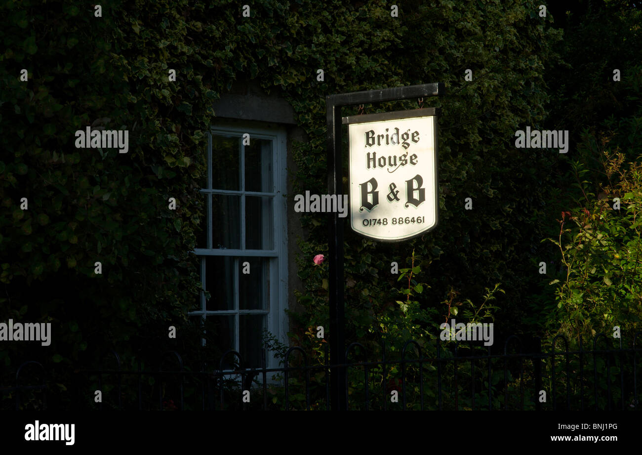 Bed and breakfast sign hires stock photography and images Alamy