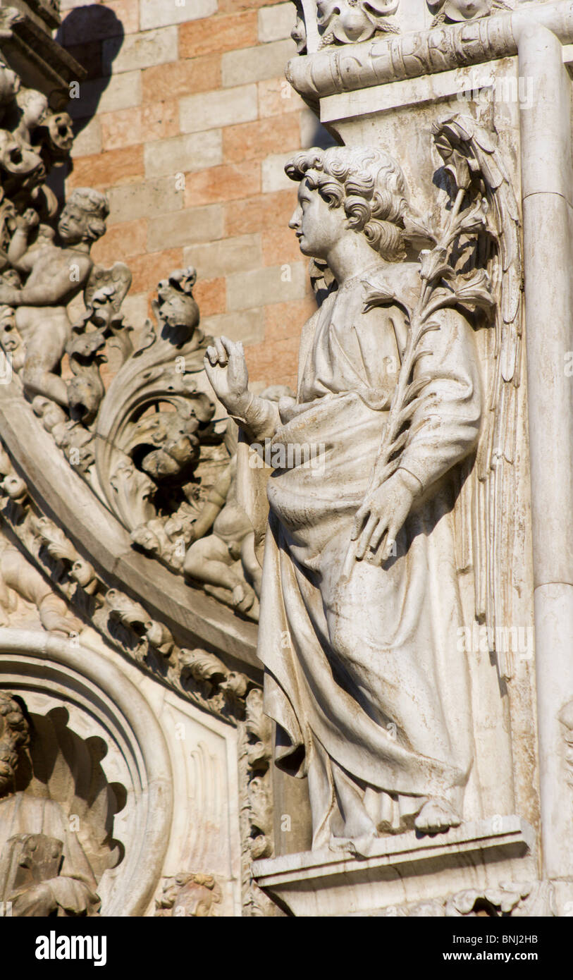 Sculpture doge palace venice hi-res stock photography and images - Alamy