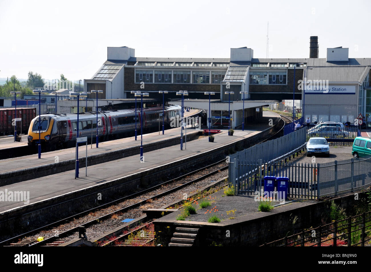 Banbury Rail Station, Oxfordshire with two Class 220 Voyagers trains operated by CrossCountry at platforms Stock Photo