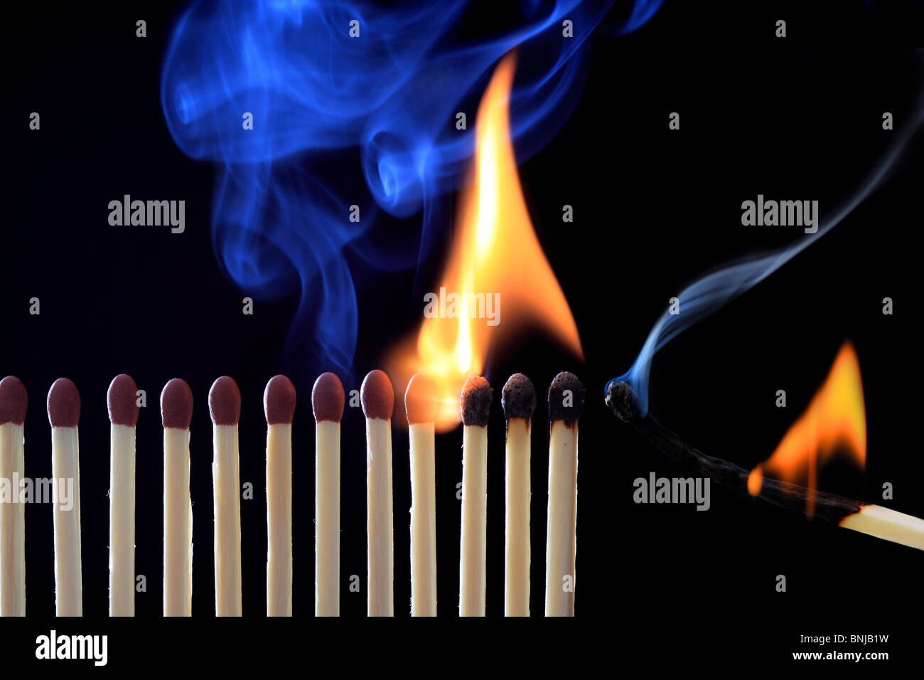 Match Matches Row Lighting Black Background Studio Beginn Brand Fire Concept Symbol Studio
