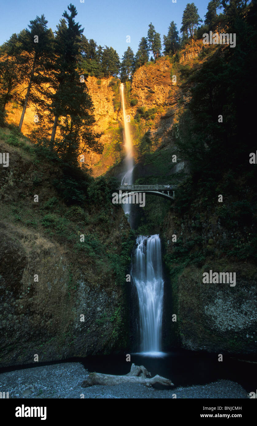 USA Oregon waterfall bridge evening light twilight dusk Multnomah falls
