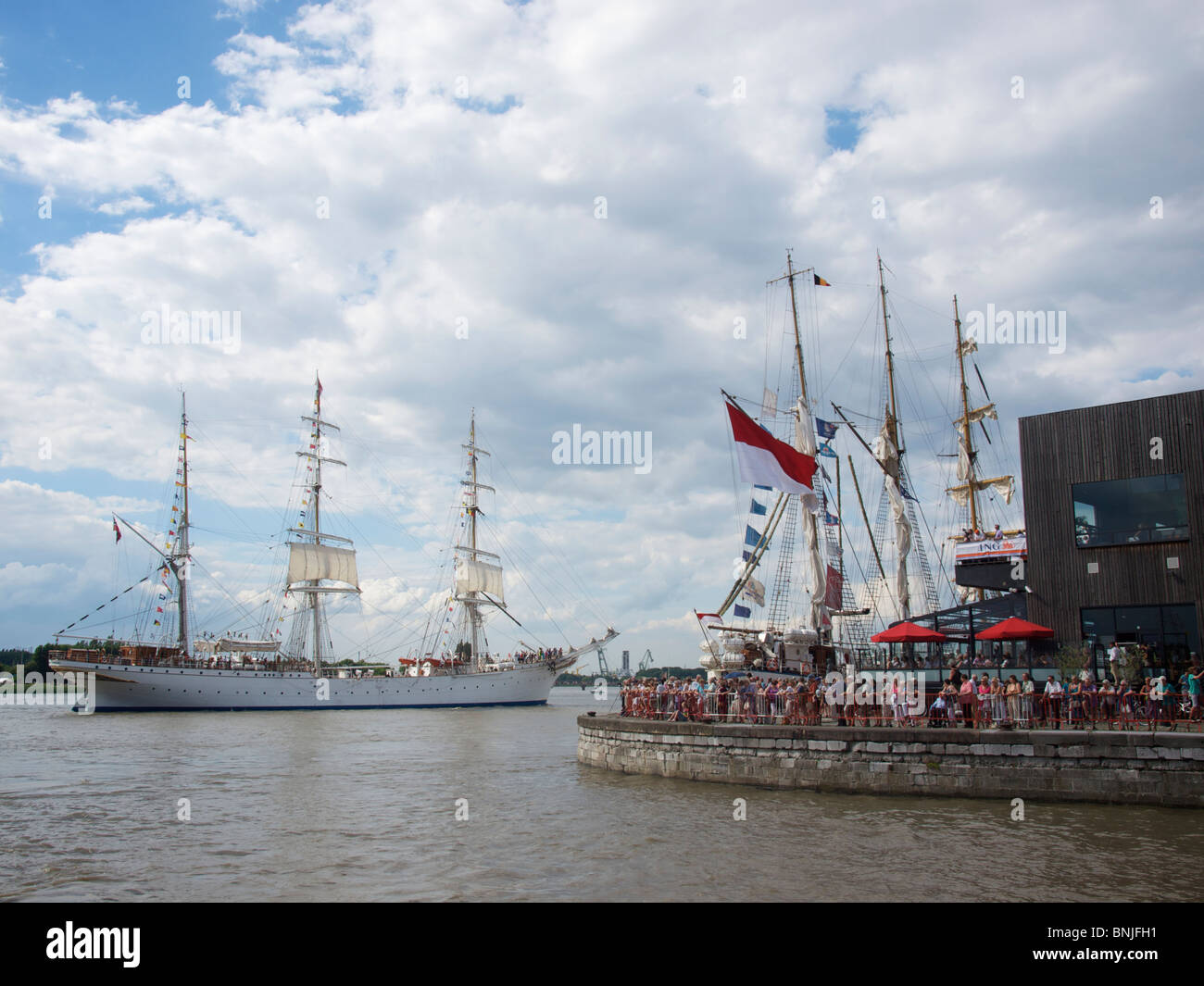 Tall ship recreation hi-res stock photography and images - Alamy