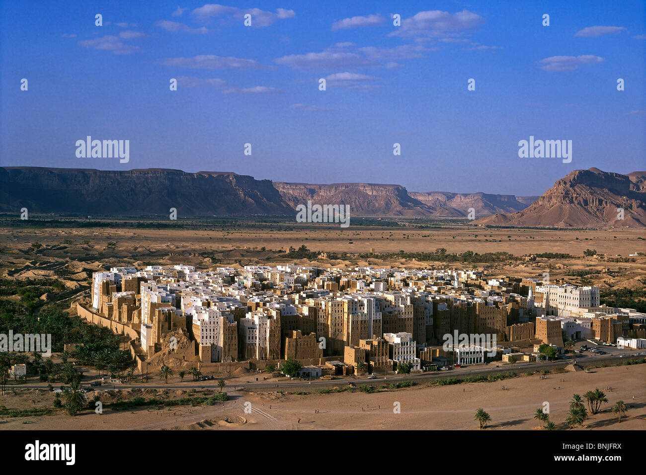 Yemen February 2005 Hadhramaut valley Shibam city UNESCO World heritage site Stock Photo