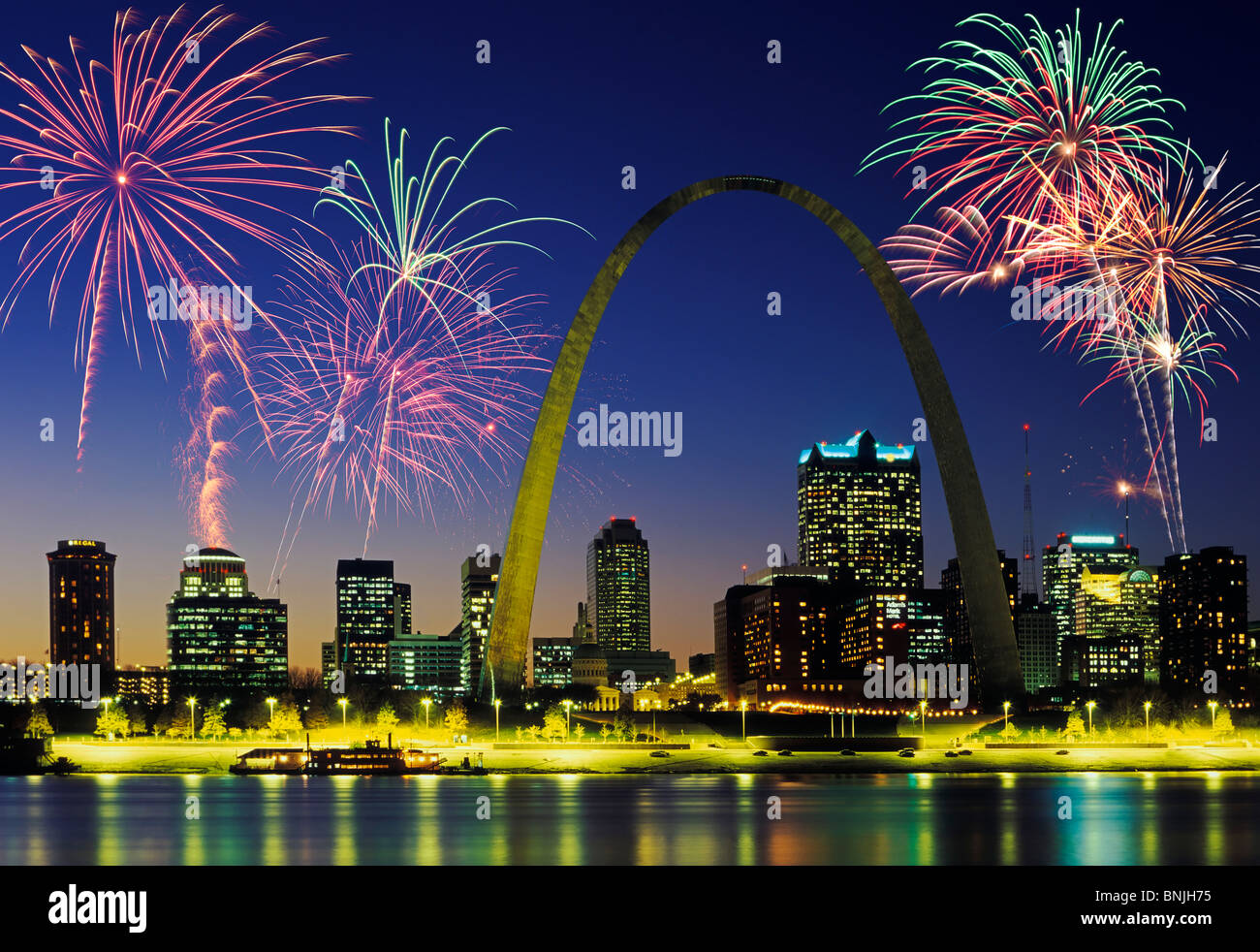 Beautiful fireworks fill the night time sky of St. Louis Skyline Stock Photo: 30526809 - Alamy