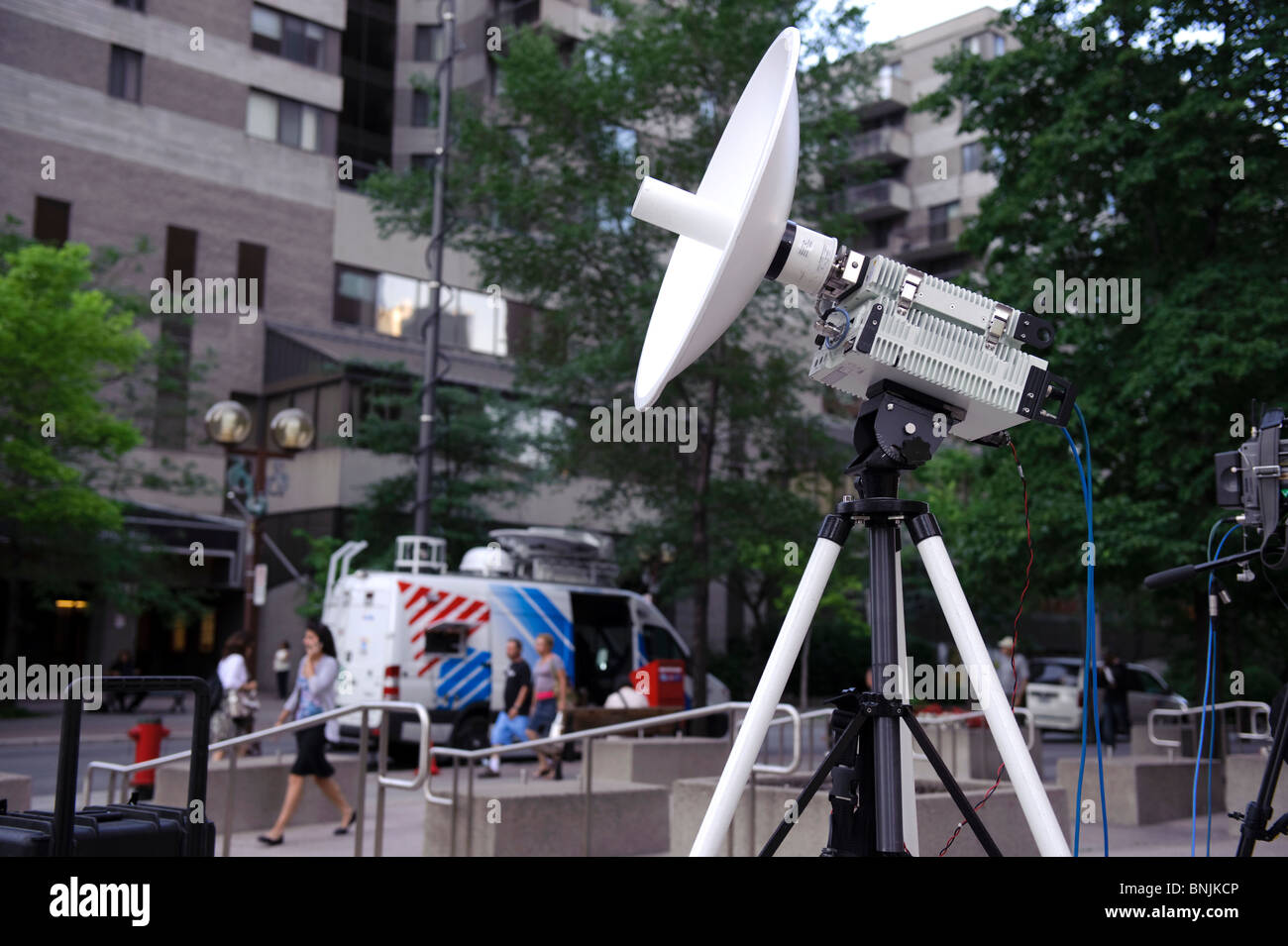 Mobile satellite dish hires stock photography and images Alamy