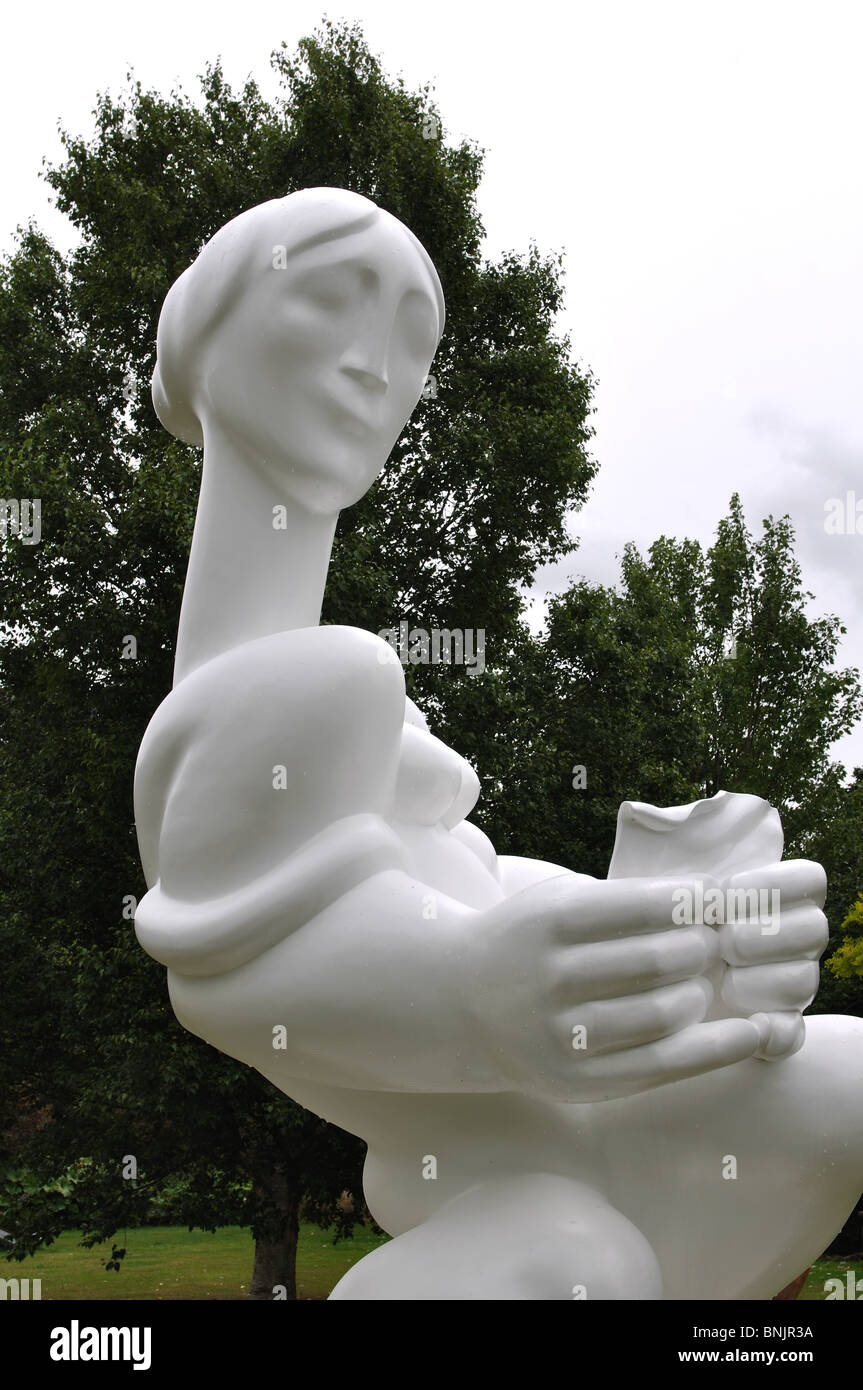 'Simply Spliffing' -  A Spaced-Age Icon by Derek Howarth, sculpture at University of Leicester Botanic Garden Stock Photo