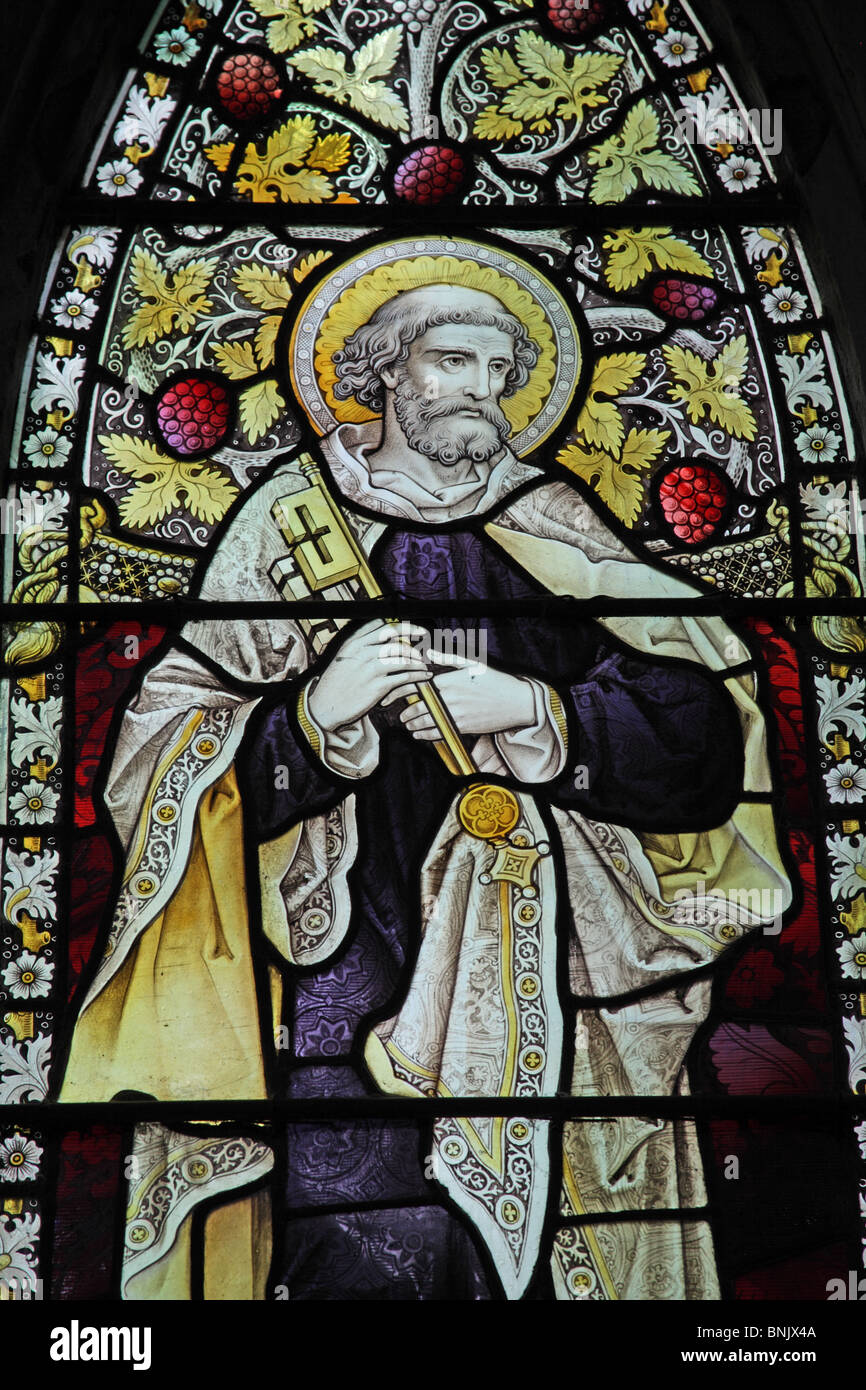 A stained glass window depicting Saint Peter holding the Keys to Heaven, Parish Church of St James the Great, Snitterfield Stock Photo