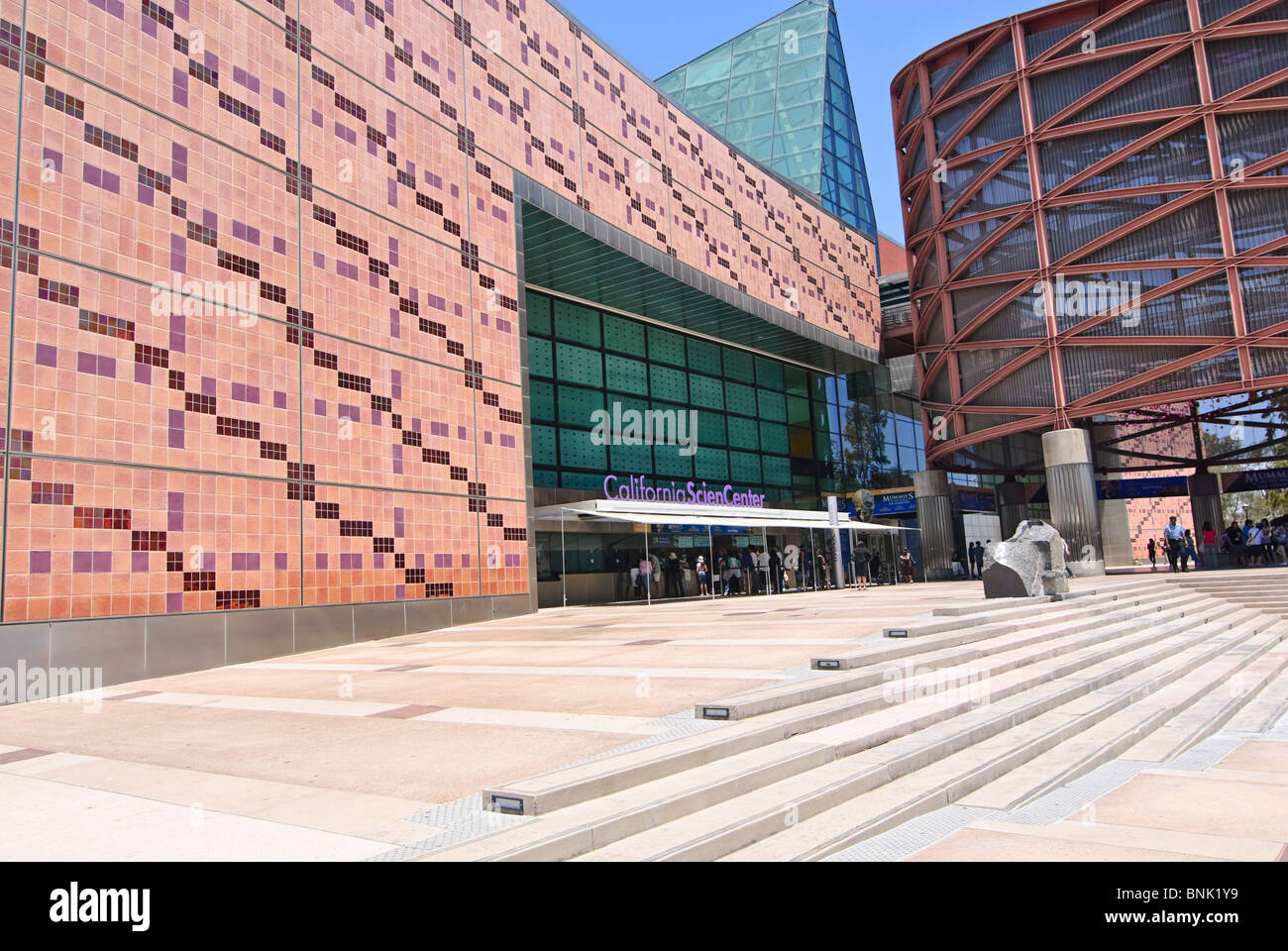 Front Entrance of the California Science Center in Los Angeles Stock ...