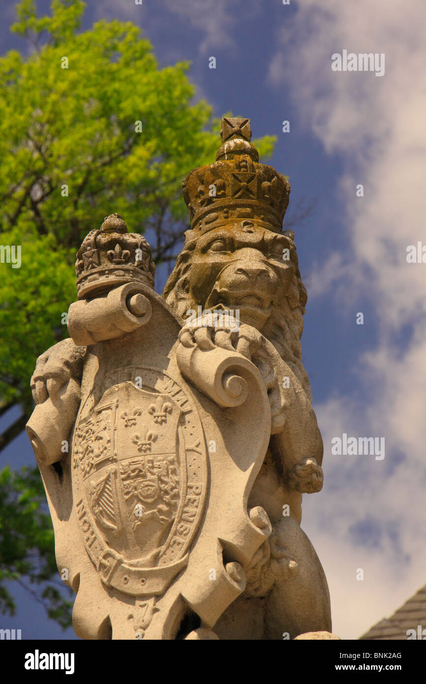 Stone lion beside front gate of the Governor's Palace in the Historic Area, Colonial Williamsburg, Virginia, USA Stock Photo