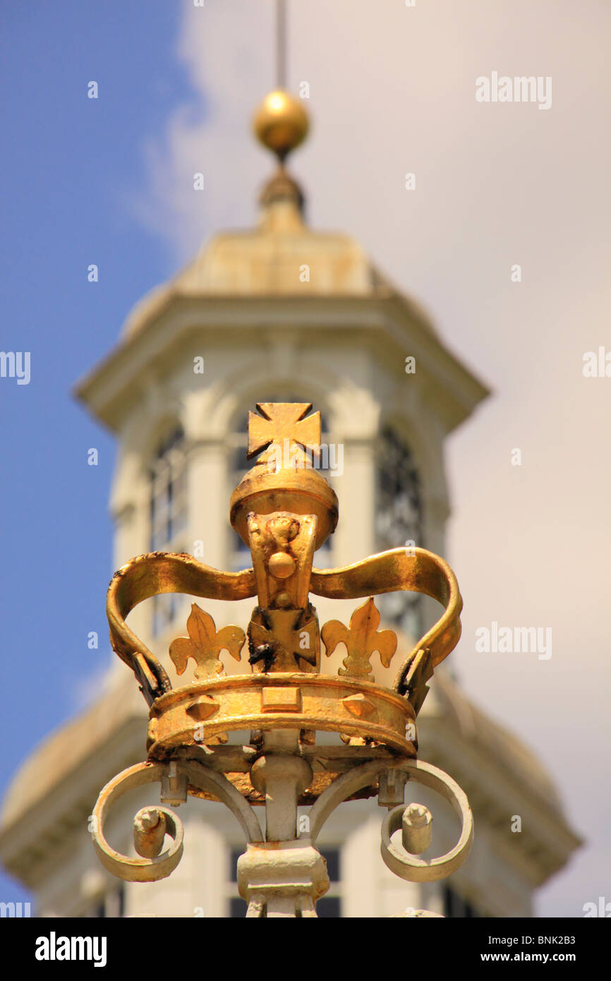 British crown atop Entrance Gate and Cupola of the Governor's Palace in the Historic Area, Colonial Williamsburg, Virginia, USA Stock Photo