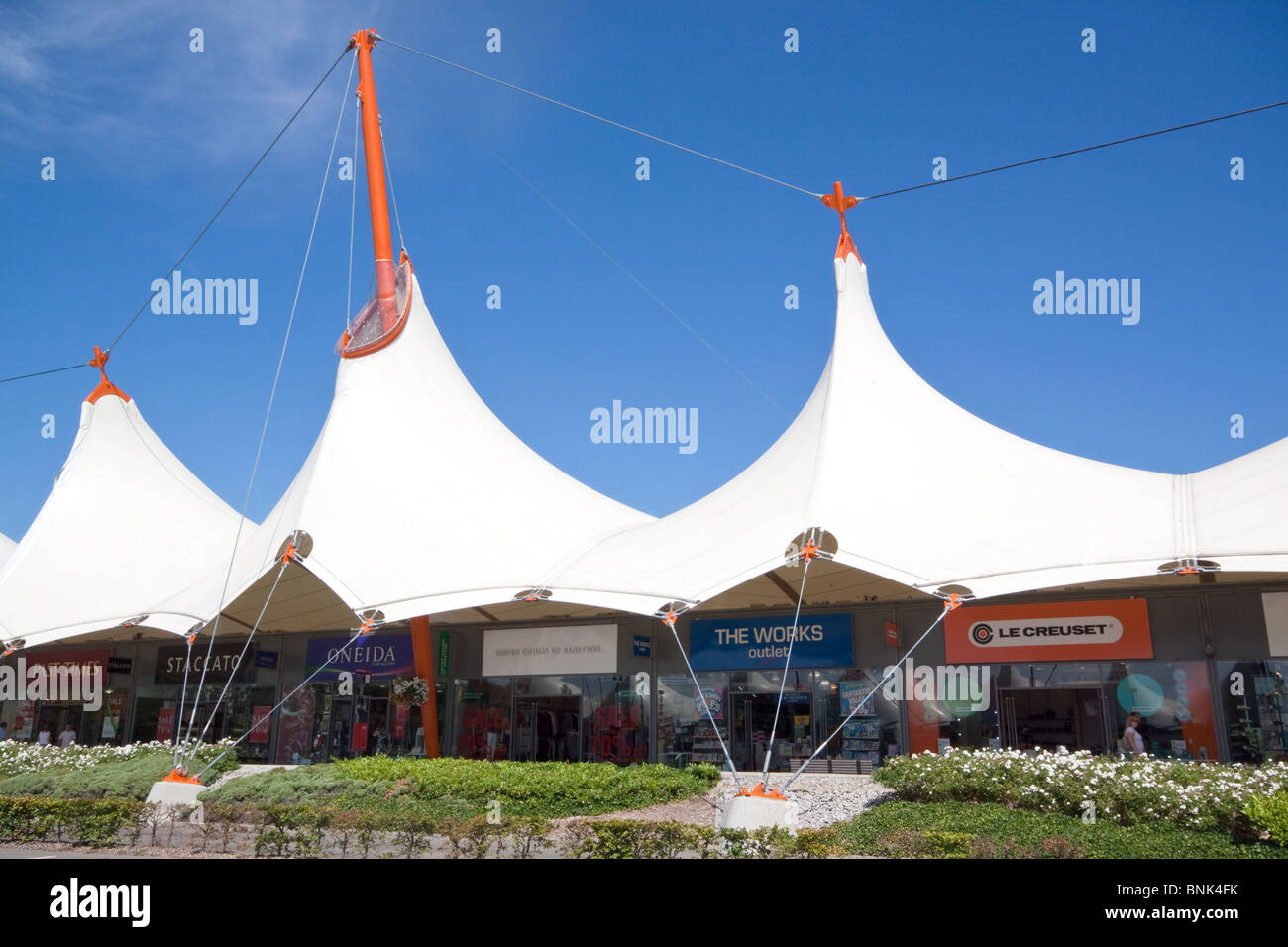 Outlet retail village hi-res stock photography and images - Alamy