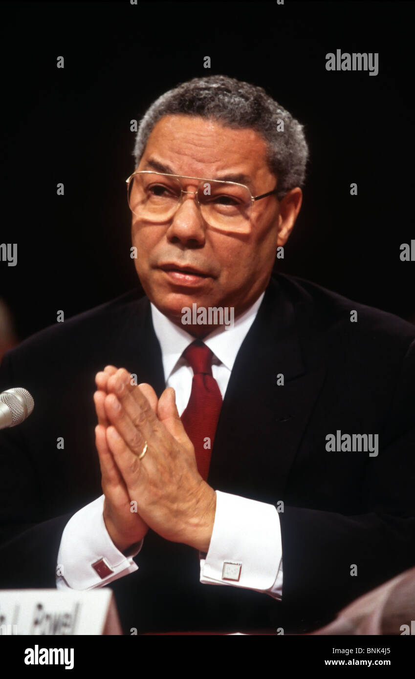 WASHINGTON, DC, USA - 1997/04/17: Ret. Gen. Colin Powell testifies on Gulf War syndrome and issues with veterans who served in the Persian Gulf War at the U.S. Senate Committee on Veterans' Affairs on Capitol Hill April 17, 1997 in Washington, DC.    (Photo by Richard Ellis) Stock Photo