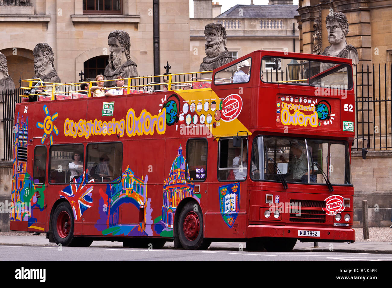 UK Oxford Tour Bus At Sheldonian Theatre Stock Photo