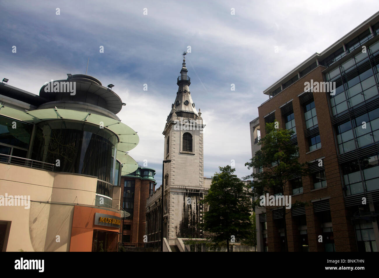 St Nicholas Cole Abbey Church and modern office buildings City of London England UK Stock Photo