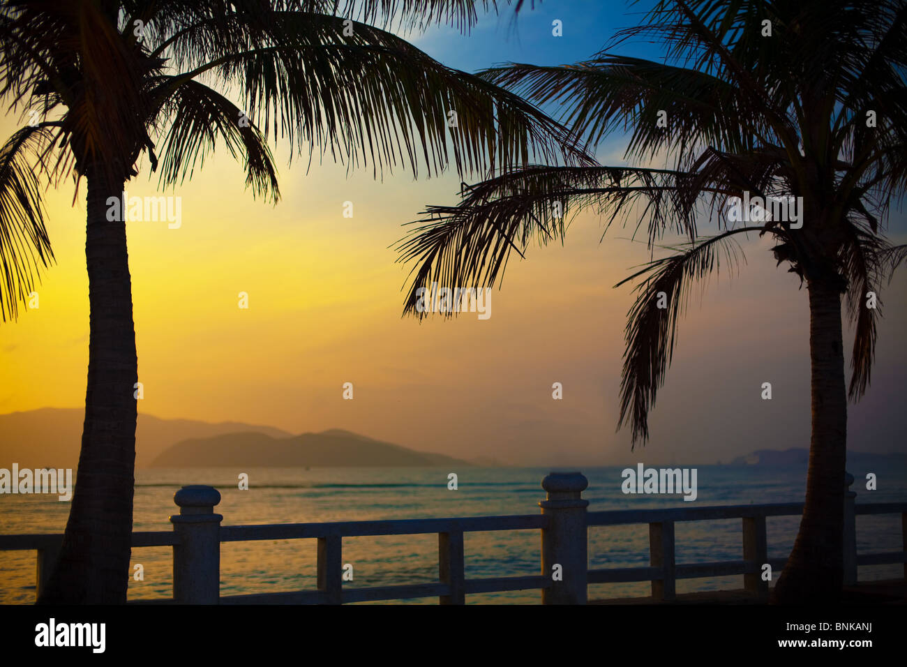 Beautiful sunrise over the ocean Stock Photo - Alamy
