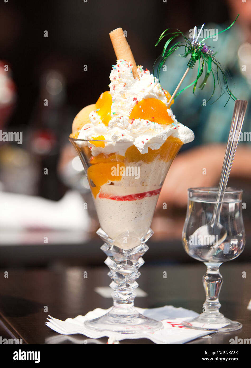 Knickerbocker glory hires stock photography and images Alamy
