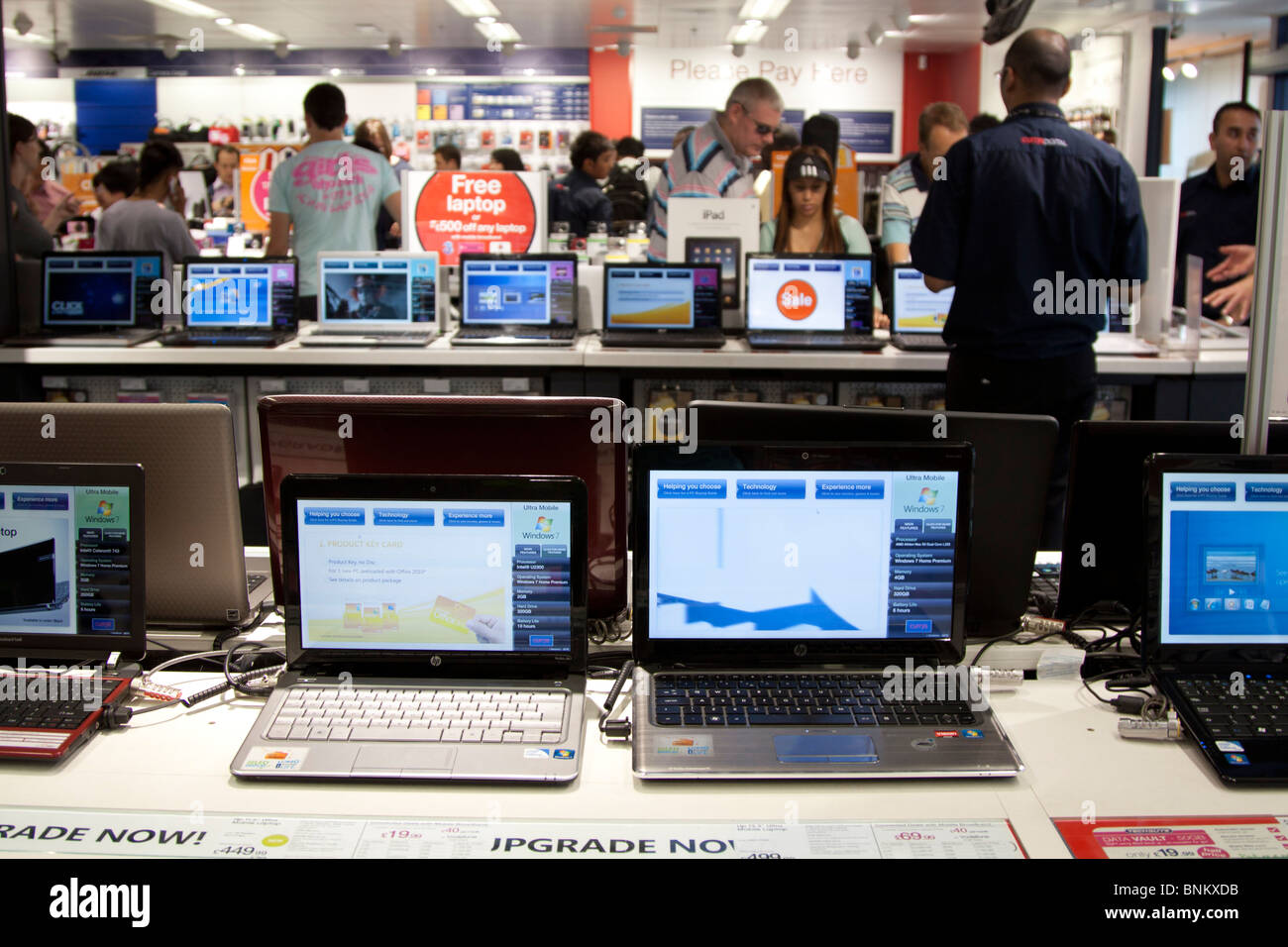 Computer store hi-res stock photography and images - Alamy