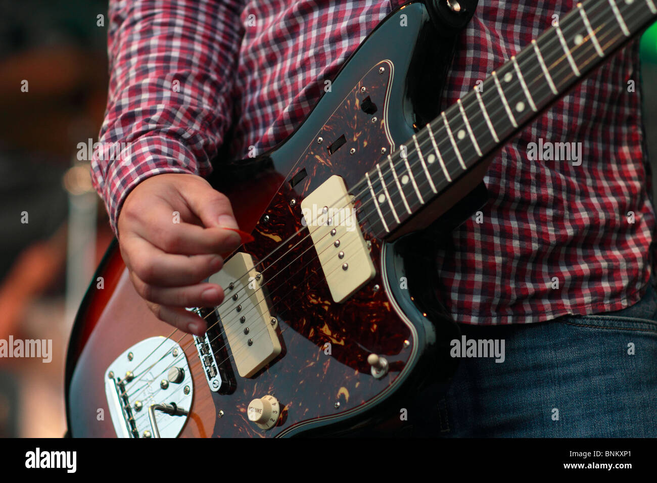 Jazzmaster floating tremolo deals