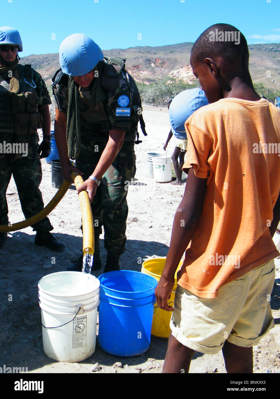 United Nations peacekeepers distribute water outside Gonaives, Haiti Stock Photo