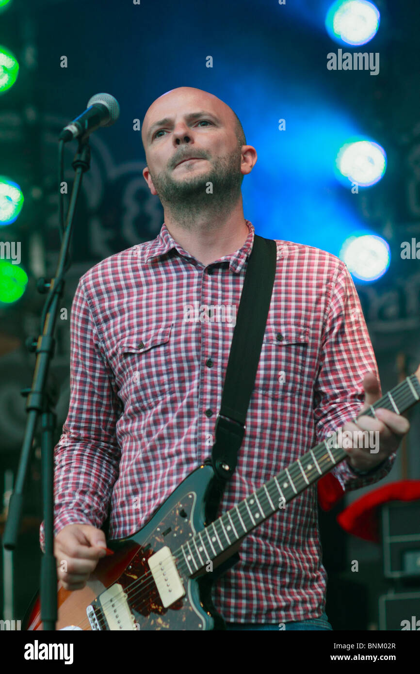 Shed Seven Joe Johnson guitar The Splendour Festival in Stock Photo