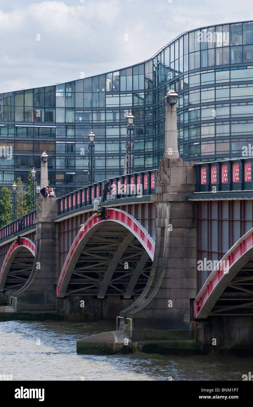 Blackfriars bridge across the Thames in London, England Stock Photo Alamy