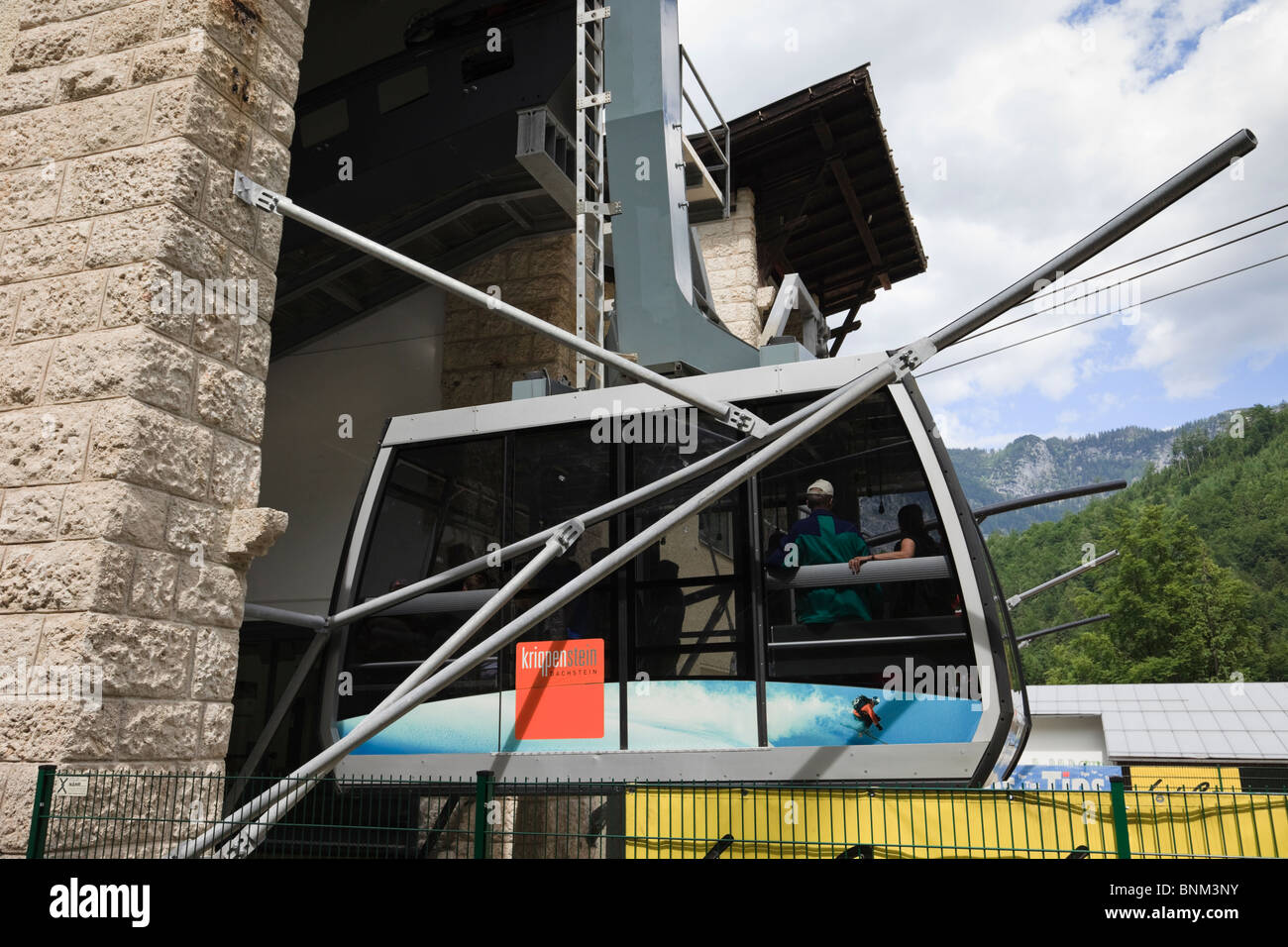Obertraun, Salzkammergut, Austria, Europe. Dachstein World Heritage Cableway cablecar entering base station Stock Photo
