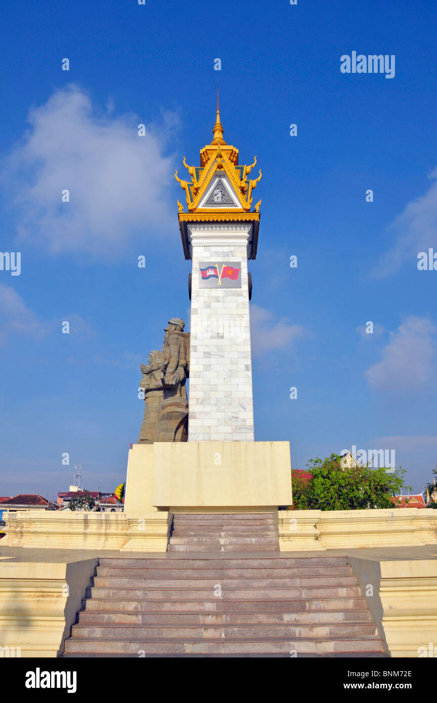 angkorianisch architecture Asia freeing exemption freeing soldier monument monument figures friendship monument Cambodia Stock Photo