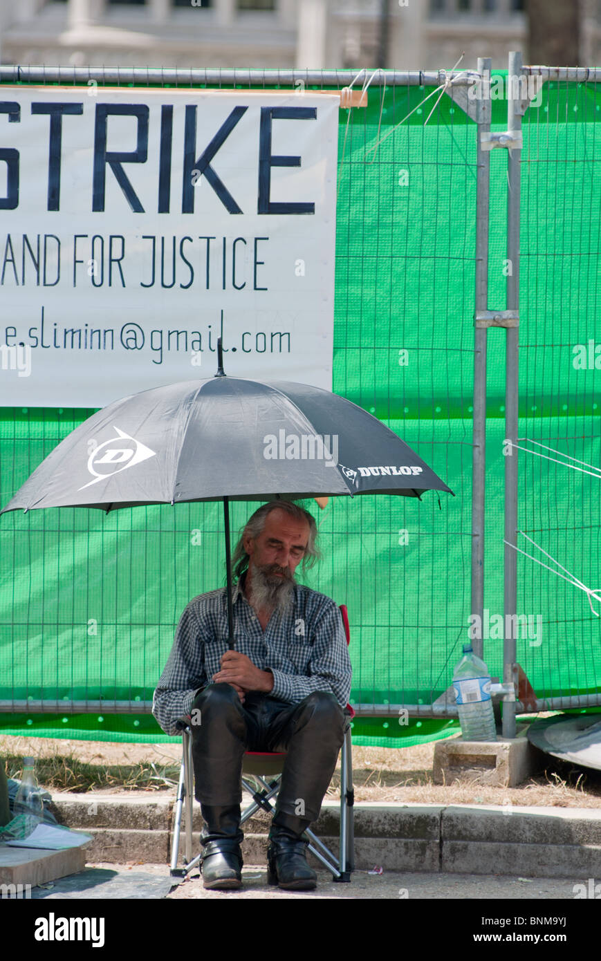 Hunger Striker opposite the house of Parliament, Westminster, London Stock Photo