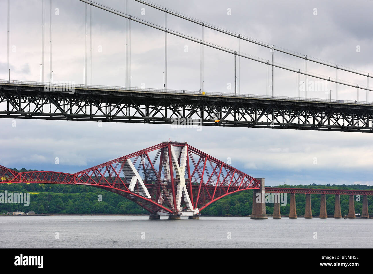The Forth Road Bridge and Forth Railway Bridge / Forth Rail Bridge over the Firth of Forth near Edinburgh, Scotland, UK Stock Photo
