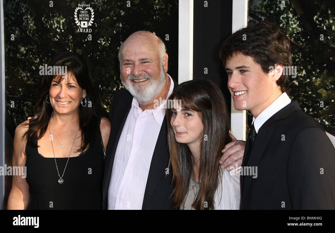 ROB REINER FAMILY FLIPPED LOS ANGELES PREMIERE LOS ANGELES CALIFORNIA USA 26 July 2010 Stock
