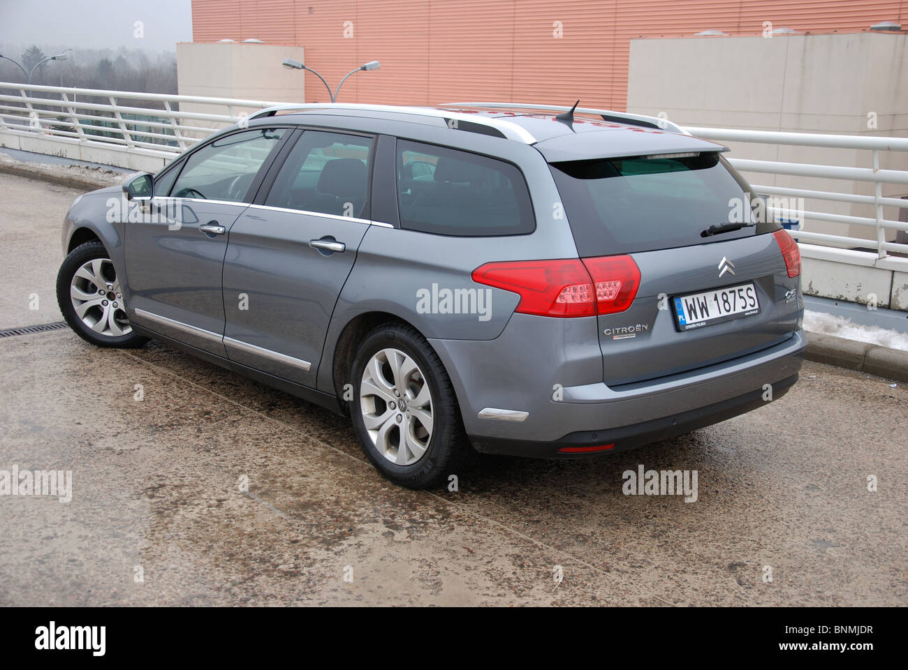 Citroen C5 Tourer 2.0 HDI - MY 2009 - gray - five doors - French popular  higher middle class car, segment D - on park space Stock Photo - Alamy