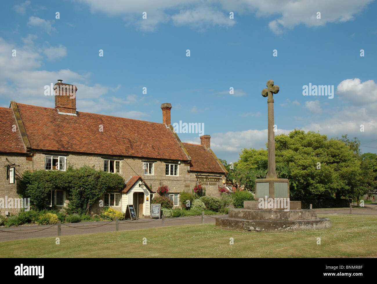 Castle ashby village hires stock photography and images Alamy