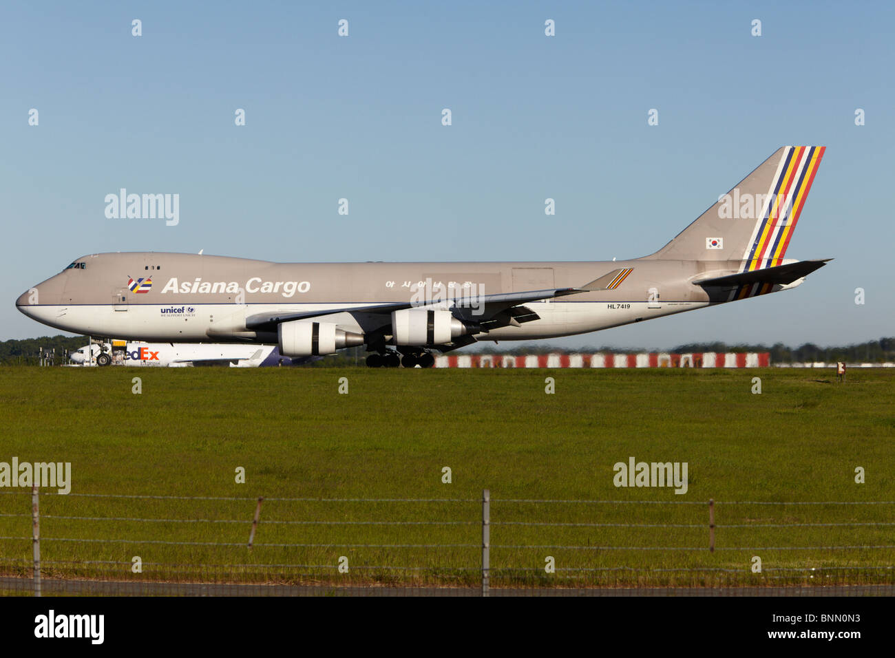 Asiana airlines boeing 747 400 hires stock photography and images Alamy