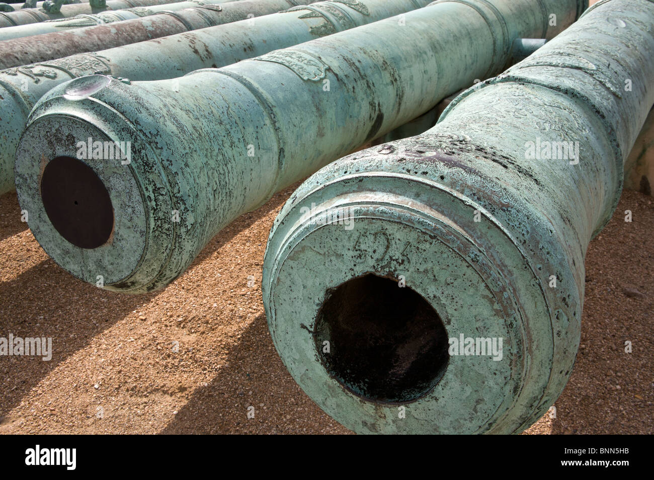 Fire gun shoot hires stock photography and images Alamy