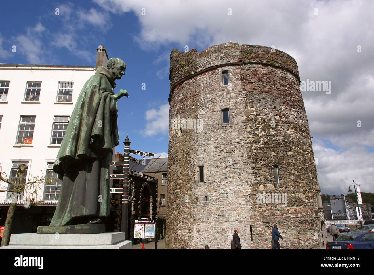 Ireland, Waterford, Reginald’s Tower, historic Viking fort and statue