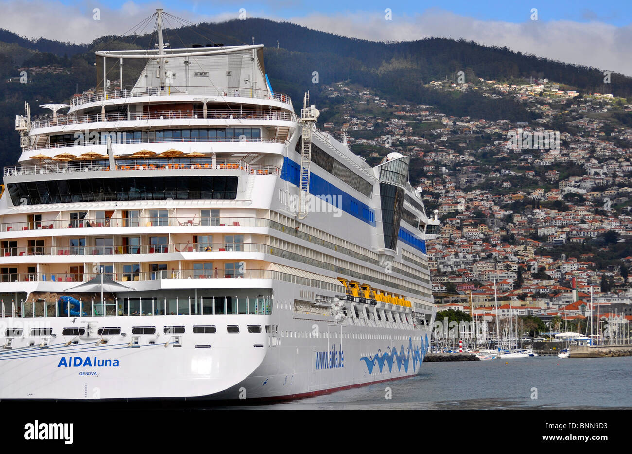 Insel Madeira, Portugal, Stadt, Funchal, Kreuzfahrtschiff Aida lunu im Hafen, Cruise ship in port Stock Photo