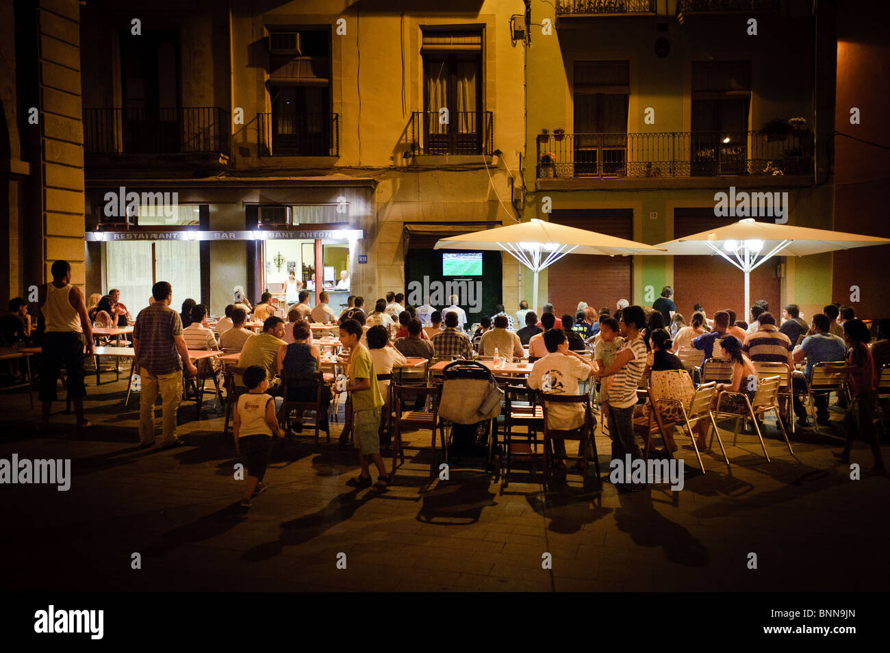 Watching the World Cup Final in a square in Manresa, Spain - Spain v Holland Stock Photo