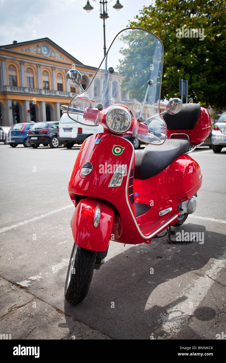 Scooter travel hi-res stock photography and images - Alamy