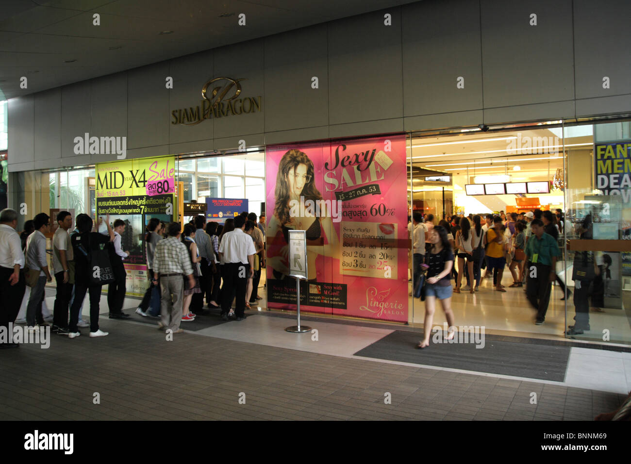 BANGKOK - OCT 29: Louis Vuitton Store In Siam Paragon Shopping Mall In  Bangkok On October 29, 2013. It Is One Of The Biggest Shopping Centres In  Asia Stock Photo, Picture and