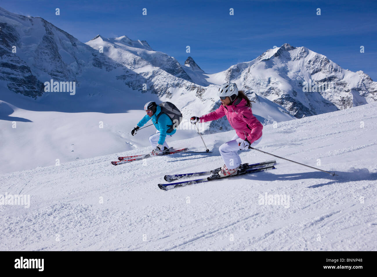 Покататься на горнолыжном курорте. Горные лыжи Альпы. Горные лыжи Куршевель. Швейцария Альпы горнолыжка. Швейцария горные лыжи.