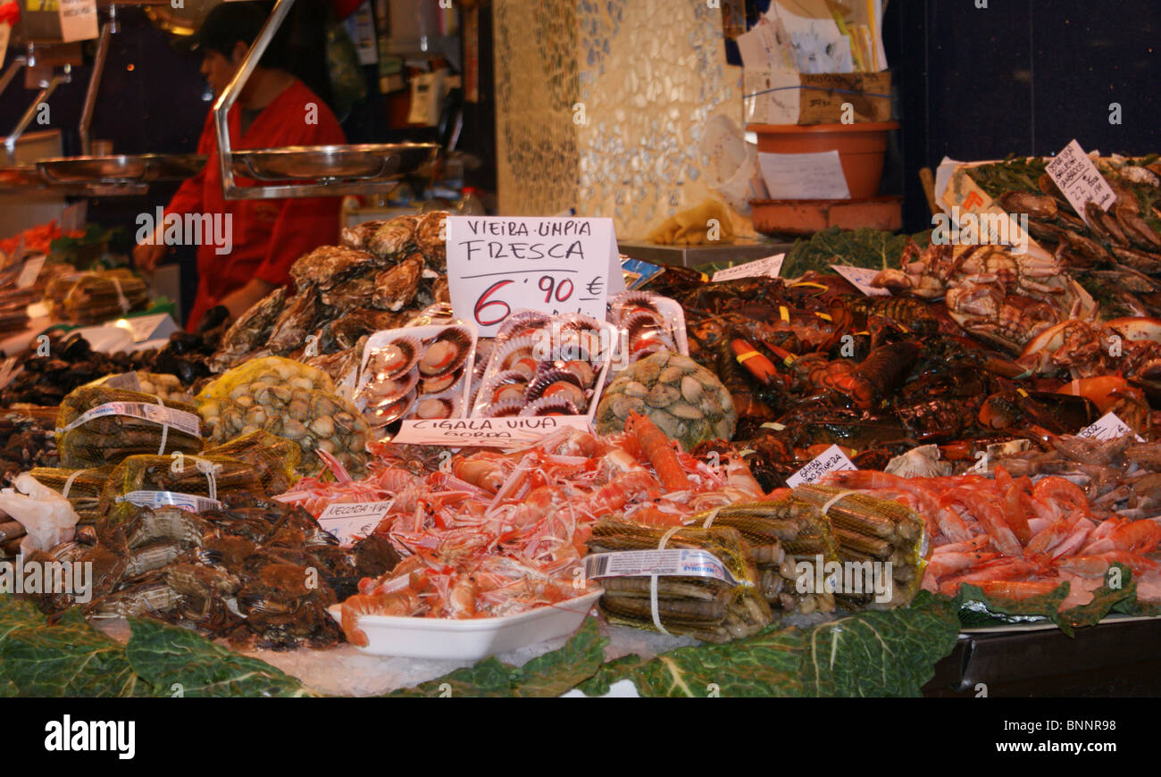 FISHMONGER FRESH FISH STALL AT LA BOQUERIA MARKET BARCELONA SPAIN Stock