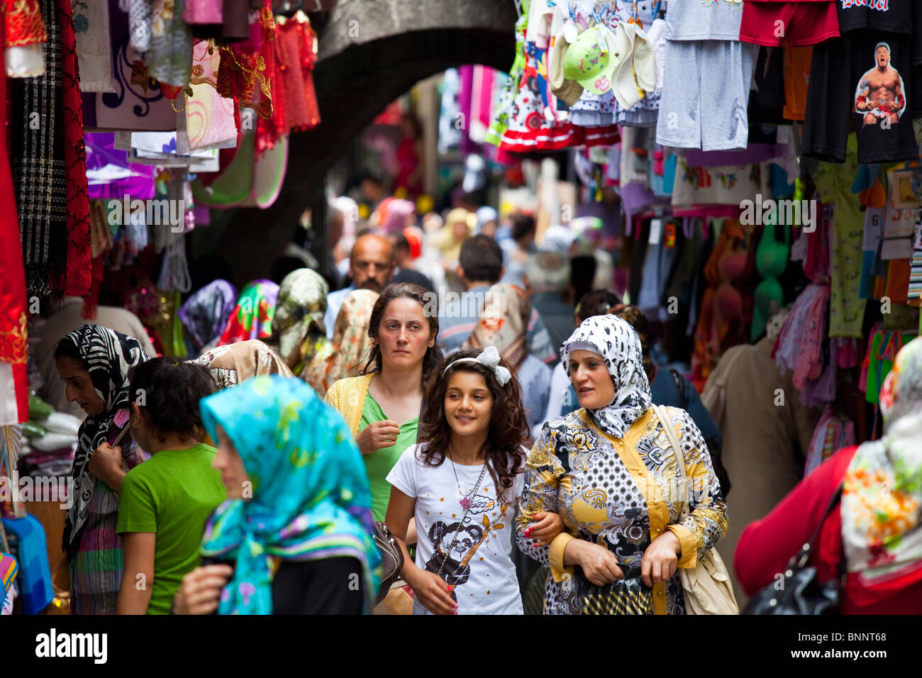 bazaar-in-trabzon-turkey-BNNT68.jpg