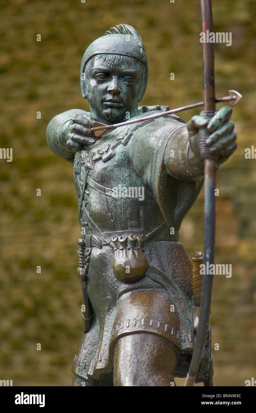 Bronze statue of Robin Hood, outside Nottingham Castle walls, City of Nottingham, Nottinghamshire, England, UK, GB, EU, Europe Stock Photo