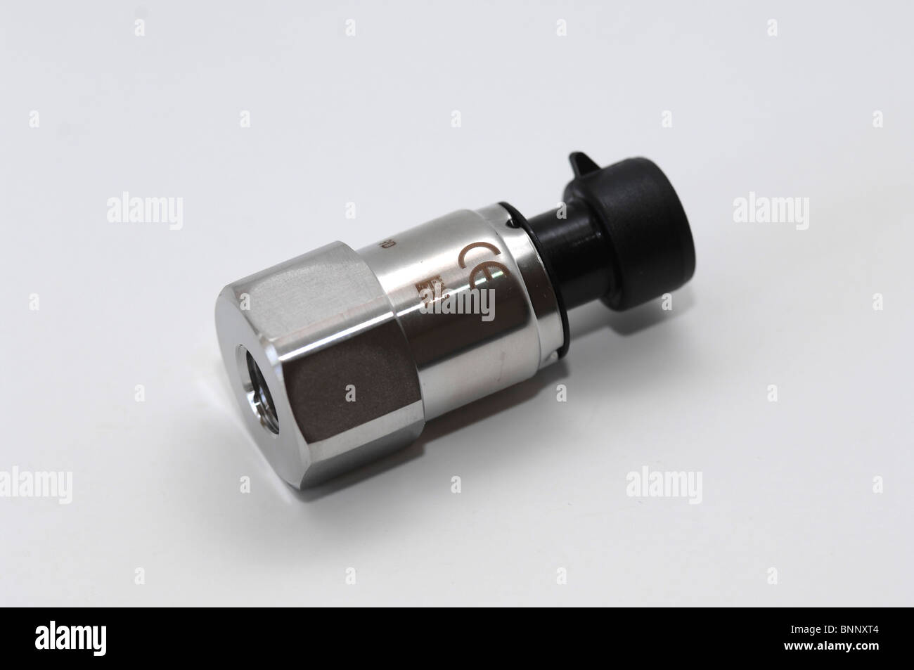 Electronic Pressure Transducer with threaded mount and connector Stock