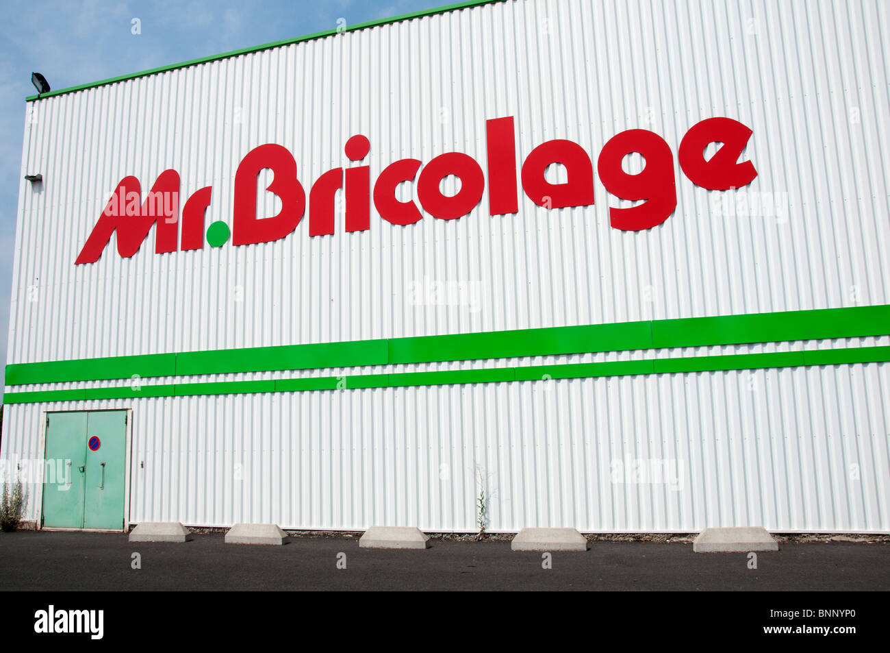 A Mr Bricolage Diy Warehouse Shop In France Stock Photo Alamy