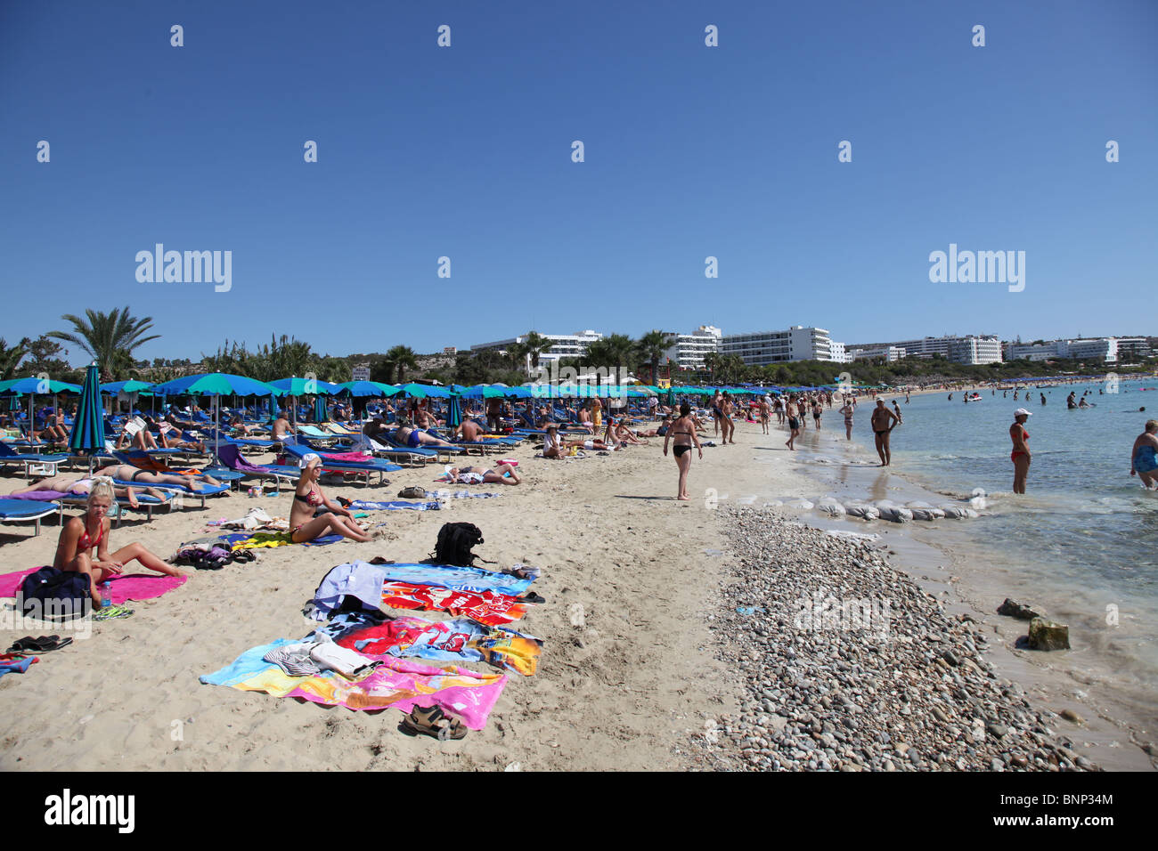 Men drunk swimming pool hi-res stock photography and images - Alamy